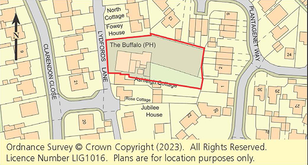 Lot: 135 - PUBLIC HOUSE ON PLOT OF OVER A THIRD OF AN ACRE -